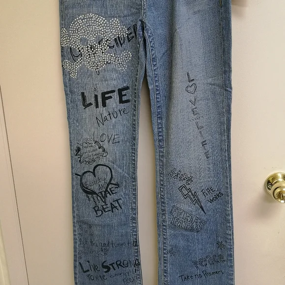 Jean - Picture 3 of 7